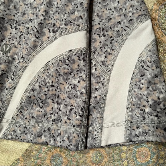 Lululemon Run: Inspire Crop II *All Luxtreme - Picture 3 of 8